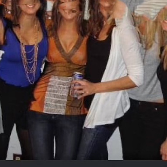 BCBGMAXAZRIA Form Flattering Fall Top - Picture 6 of 6